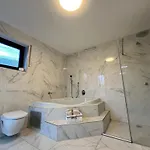 Luxury Wellness Mit Schlossblick - Sauna & Whirlpool 아파트 라한슈타인