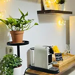 Luxury Wellness Mit Schlossblick - Sauna & Whirlpool * 라한슈타인