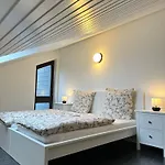 Luxury Wellness Mit Schlossblick - Sauna & Whirlpool * 라한슈타인