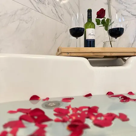 Luxury Wellness Mit Schlossblick - Sauna & Whirlpool *