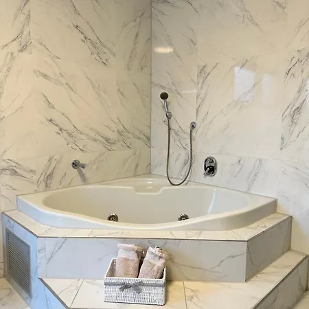 Luxury Wellness Mit Schlossblick - Sauna & Whirlpool * Lahnstein