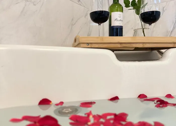 Luxury Wellness Mit Schlossblick - Sauna & Whirlpool *