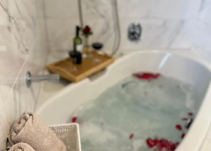 Luxury Wellness Mit Schlossblick - Sauna & Whirlpool