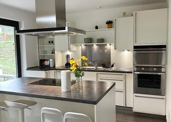 Luxury Wellness Mit Schlossblick - Sauna & Whirlpool